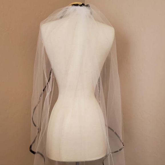 Camo Wedding Veil - Picture 3 of 4